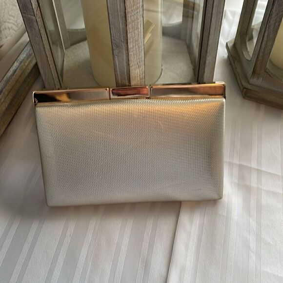 Gold Clutch / Crossbody with removable 50” gold chain. - Picture 3 of 4